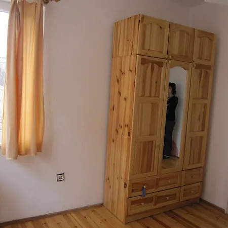 Daire Krasa *